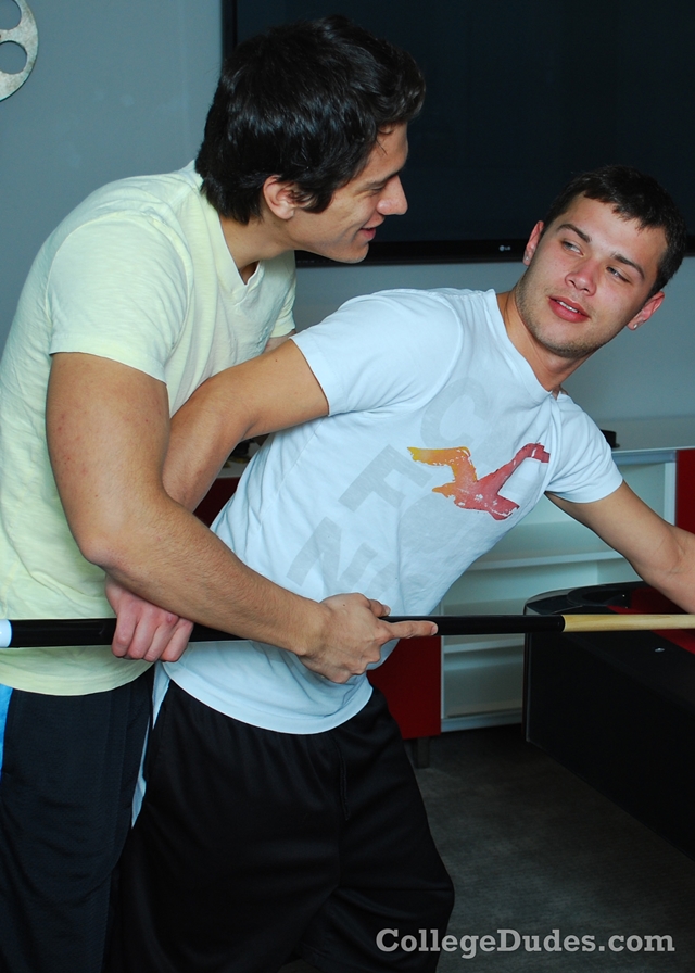 Straight guy Leo Serra fucks blowjob Kyle Short dorm pool table College Dudes 01 photo - Straight guy Leo Serra pots more than a ball in the dorm with Kyle Short at College Dudes