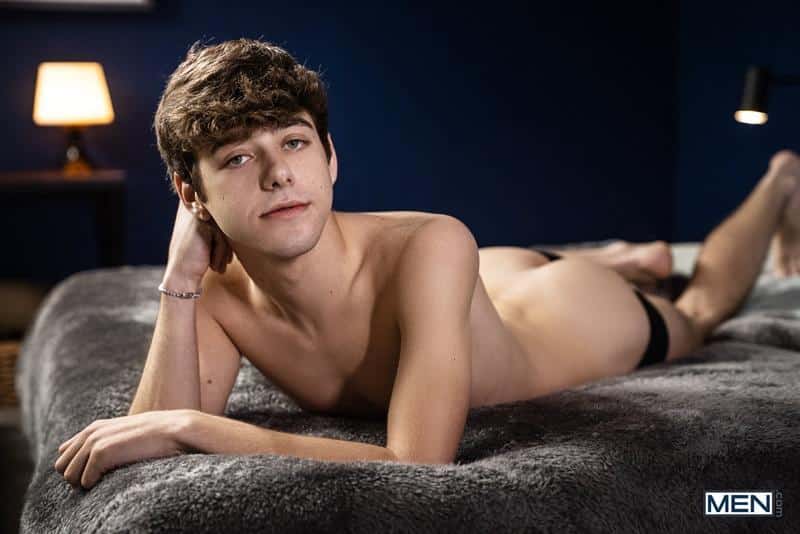 Sexy young twink Joey Mills spit roasted ripped hottie Finn Harding cute stud Troye Dean at Men 6 gay porn image - Sexy young twink Joey Mills spit-roasted by ripped hottie Finn Harding and cute stud Troye Dean at Men